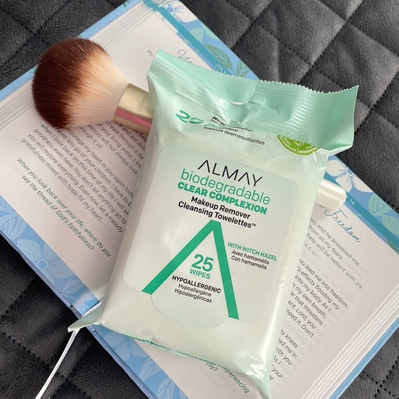 ❤️🩹Almay Makeup Remover Wipes - Picture 3 of 5